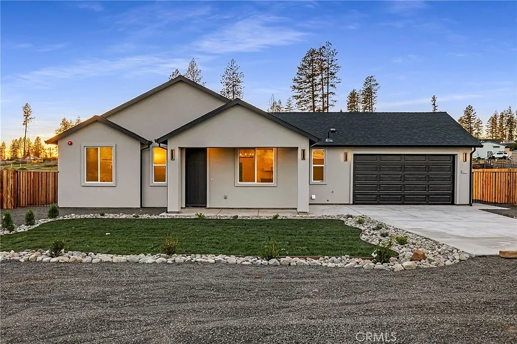 Lone Cedar — Landscape & Driveway